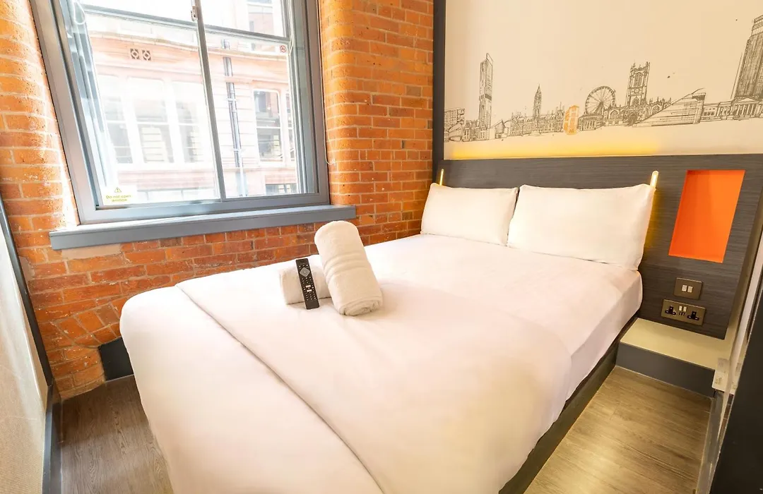 Easyhotel Manchester-1