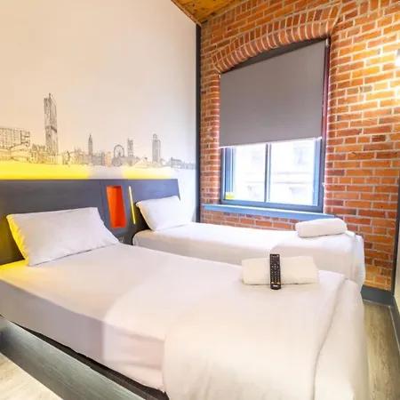 Easyhotel Manchester-2