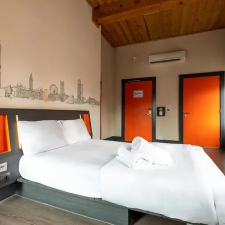 Easyhotel Manchester-3